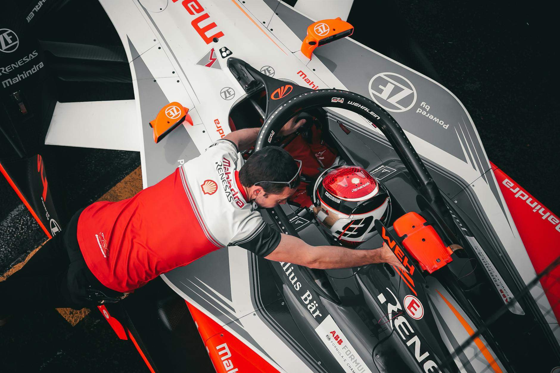 lewis-hamilton-performance